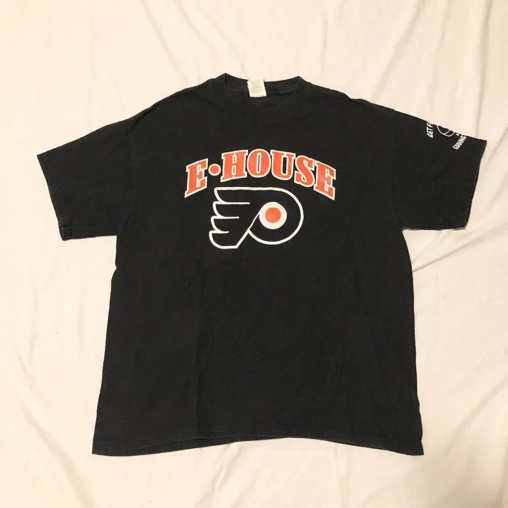 Philadelphia Flyers Hockey T Shirt Mens Size LG Eddington House Hanes Beefy